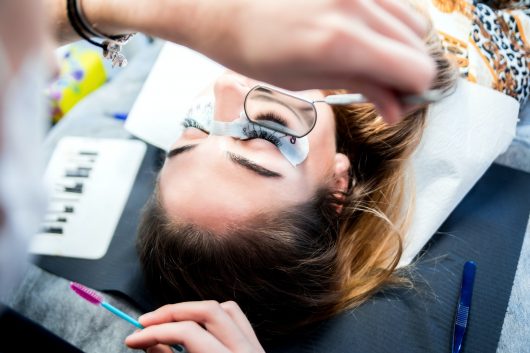 Applying eyelashes at beauty salon, Eyelash extension procedure